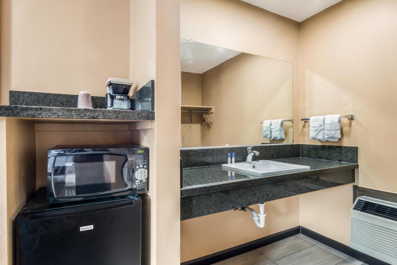 Americas Best Value Inn - Юкайа Экстерьер фото
