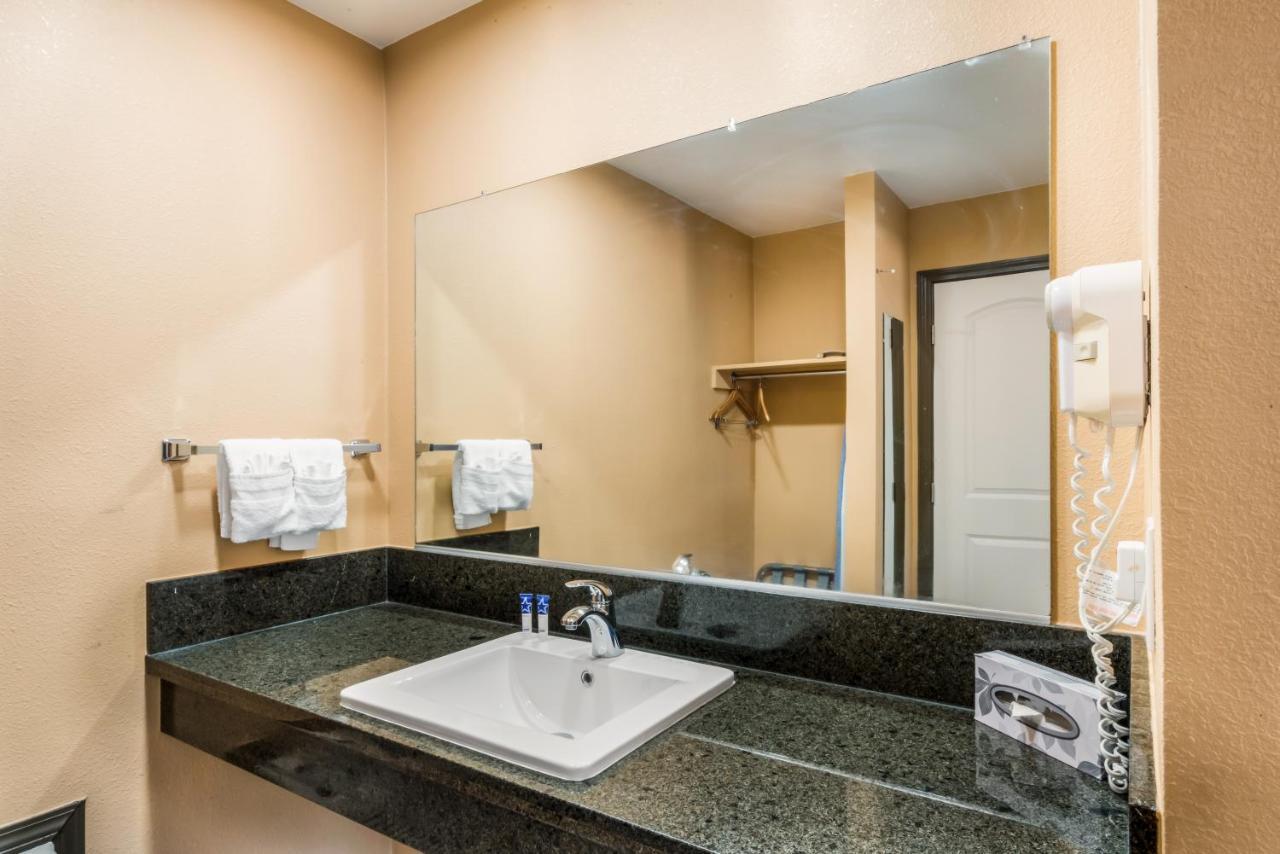 Americas Best Value Inn - Юкайа Экстерьер фото